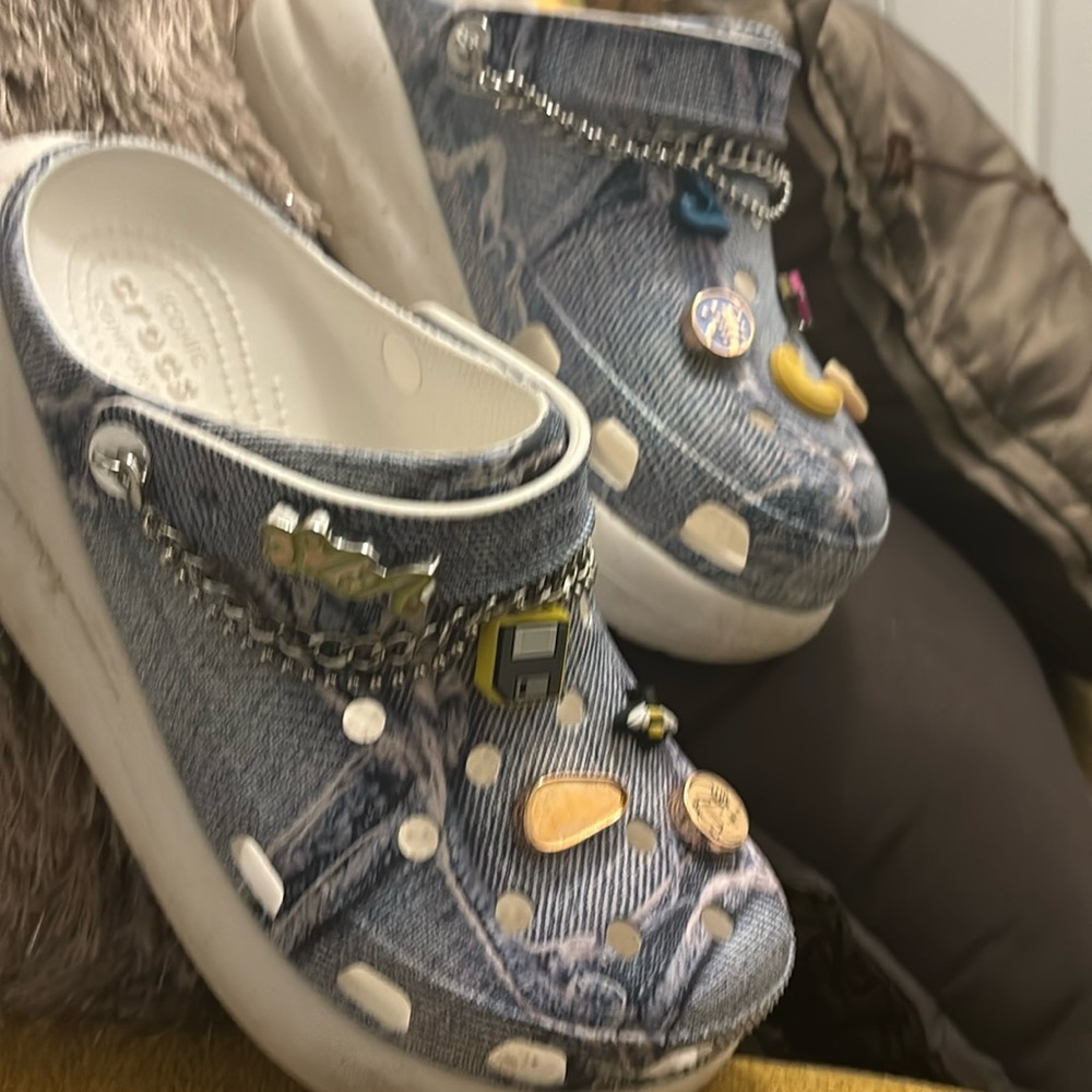 SZA Crocs (platforms)